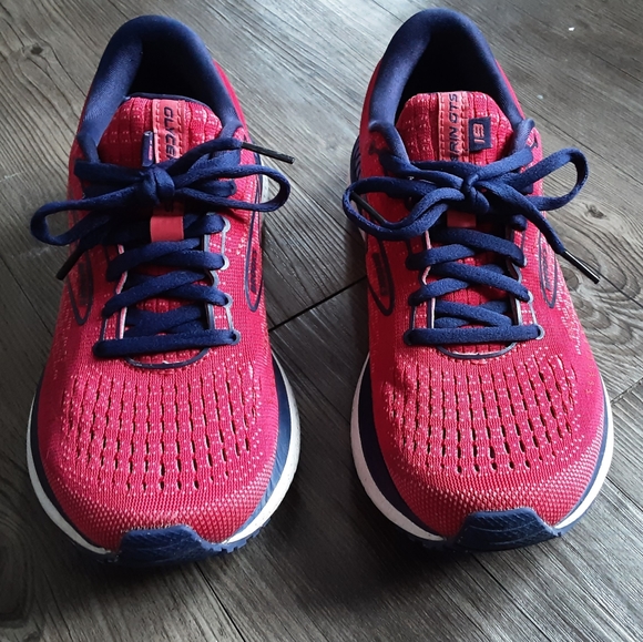 Women's Brooks size 7 glycerin 19 GTS running sneakers - Picture 2 of 5